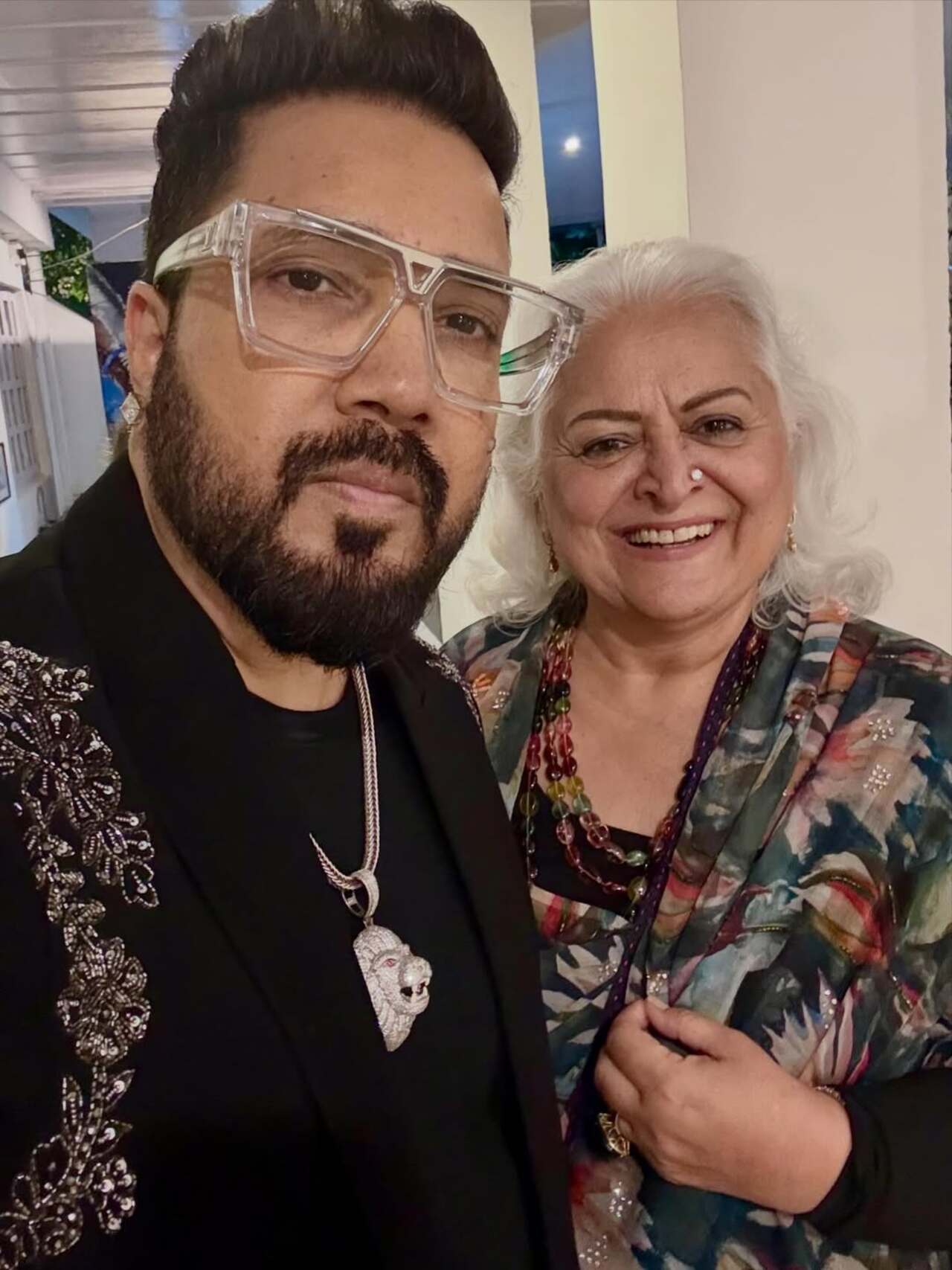 <p>Bina Kak shared several glimpses from the bash. She was seen posing with singer Mika Singh.</p>