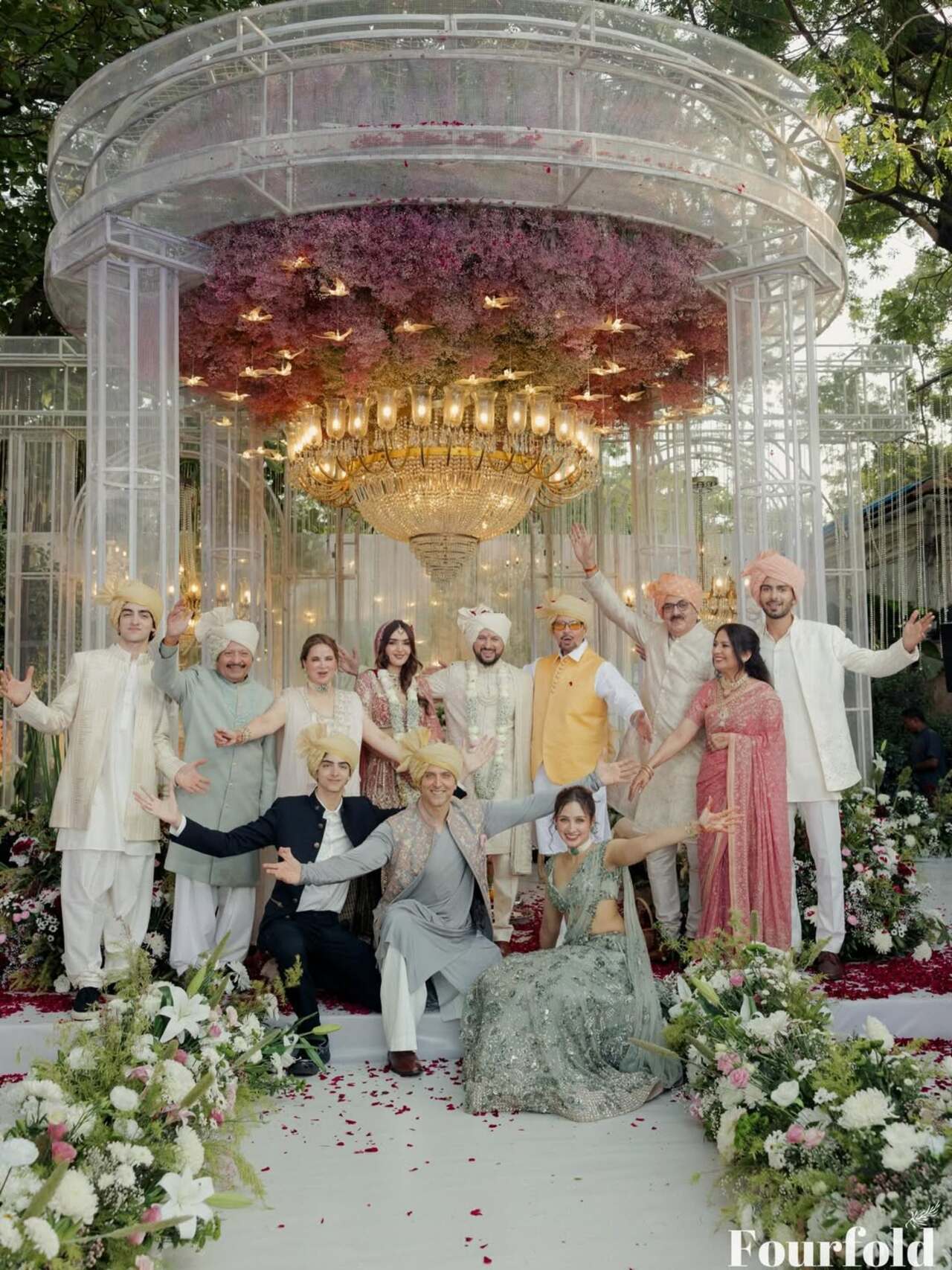 <p>In this family pic, Eshaan and Aishwarya were joined by cousins Hrithik, Pashmina and others who effortlessly stole the show. Hrithik was seen grooving and beaming with joy.</p>