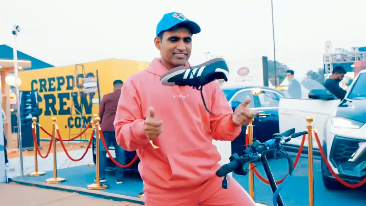 A visitor checks out a sneaker at the 2023 edition. PICS COURTESY/INDIAN SNEAKER FESTIVAL ON YOUTUBE