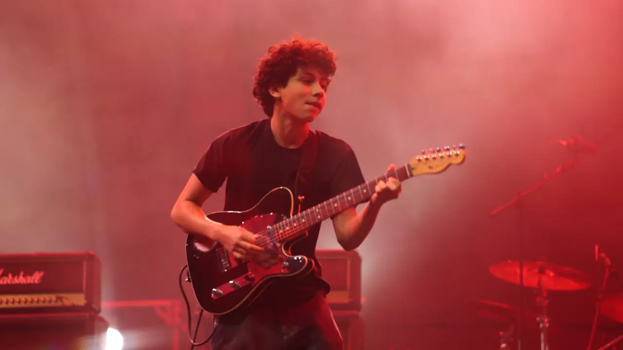 The setlist spanned the breadth of Morello’s storied career, featuring Rage Against the Machine anthems such as ‘Killing in the Name’, ‘Bulls on Parade’, ‘Bombtrack’ and ‘Know Your Enemy’, alongside evocative tracks from his solo project The Nightwatchman, also covering Bruce Springsteen’s ‘The Ghost of Tom Joad’. ‘Hold The Line, ‘The Road I Must Travel’