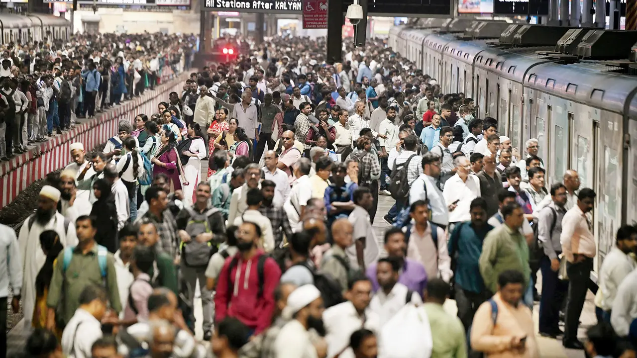 Sanpada tender sparks rumours on 15-car Harbour line trains; Railways deny plan