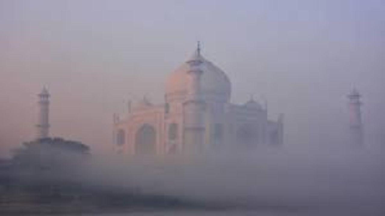 Una espesa niebla reduce la visibilidad en el Taj Mahal y se apodera de varias ciudades de UP