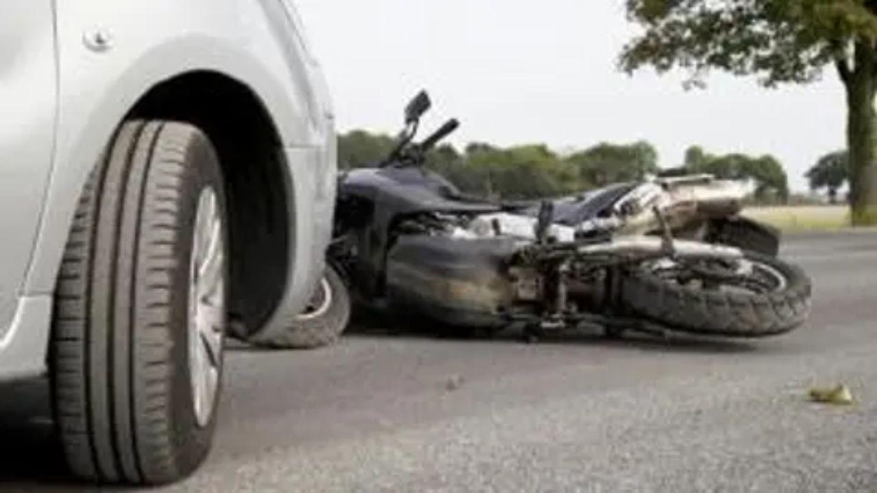 Un hombre muere después de que un truco en motocicleta saliera mal y lo golpeara con un rickshaw eléctrico