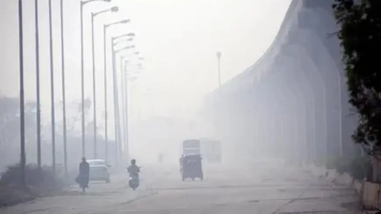 Air Quality worsens in parts of India; Delhi AQI at 427