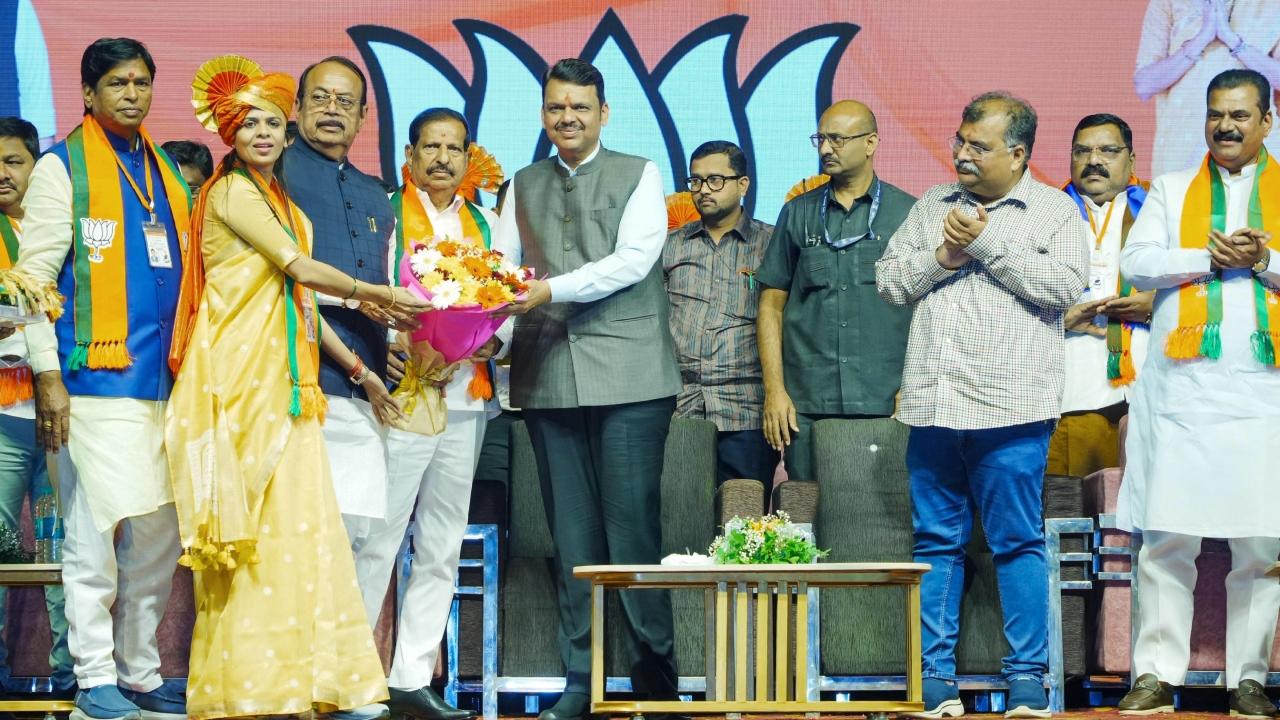 <p>He said that Ambarnath and Badlapur in Thane district will see major benefits from upcoming metro and railway projects</p> <p>He said that Ambarnath and Badlapur in Thane district will see major benefits from upcoming metro and railway projects</p>