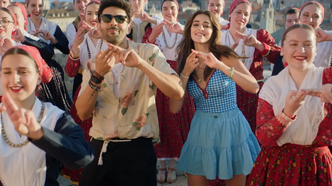 Ananya Panday looks effortlessly stylish in a blue checkered single-strap top paired with a light blue mini skirt. The look is perfect for a sunny dayout.