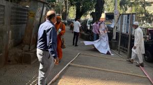 Mumbai: BMC removes 1323 political banners, 293 flags as MCC comes into effect