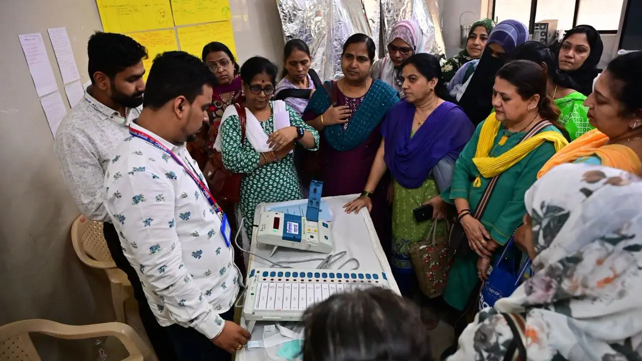 IN PHOTOS | BMC Election 2026: Mumbai civic corporation staff get EVM training 