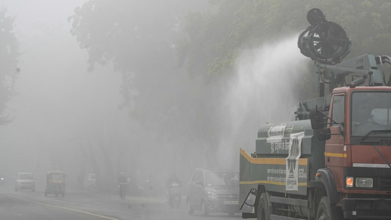 Delhi orders online classes for nursery to class 5 students as AQI worsens