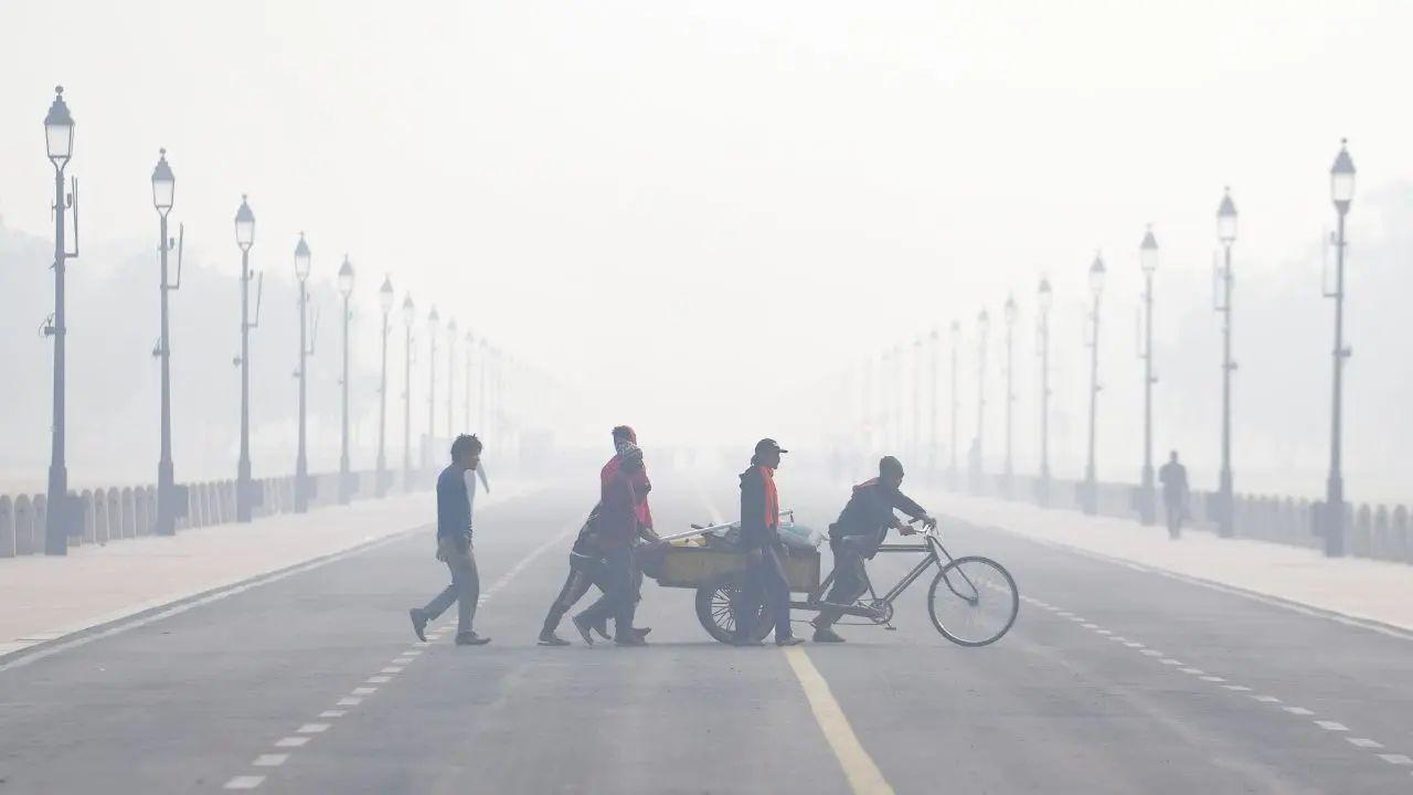 Delhi weather update: City air quality dips to ‘Very Poor’; AQI crosses 300