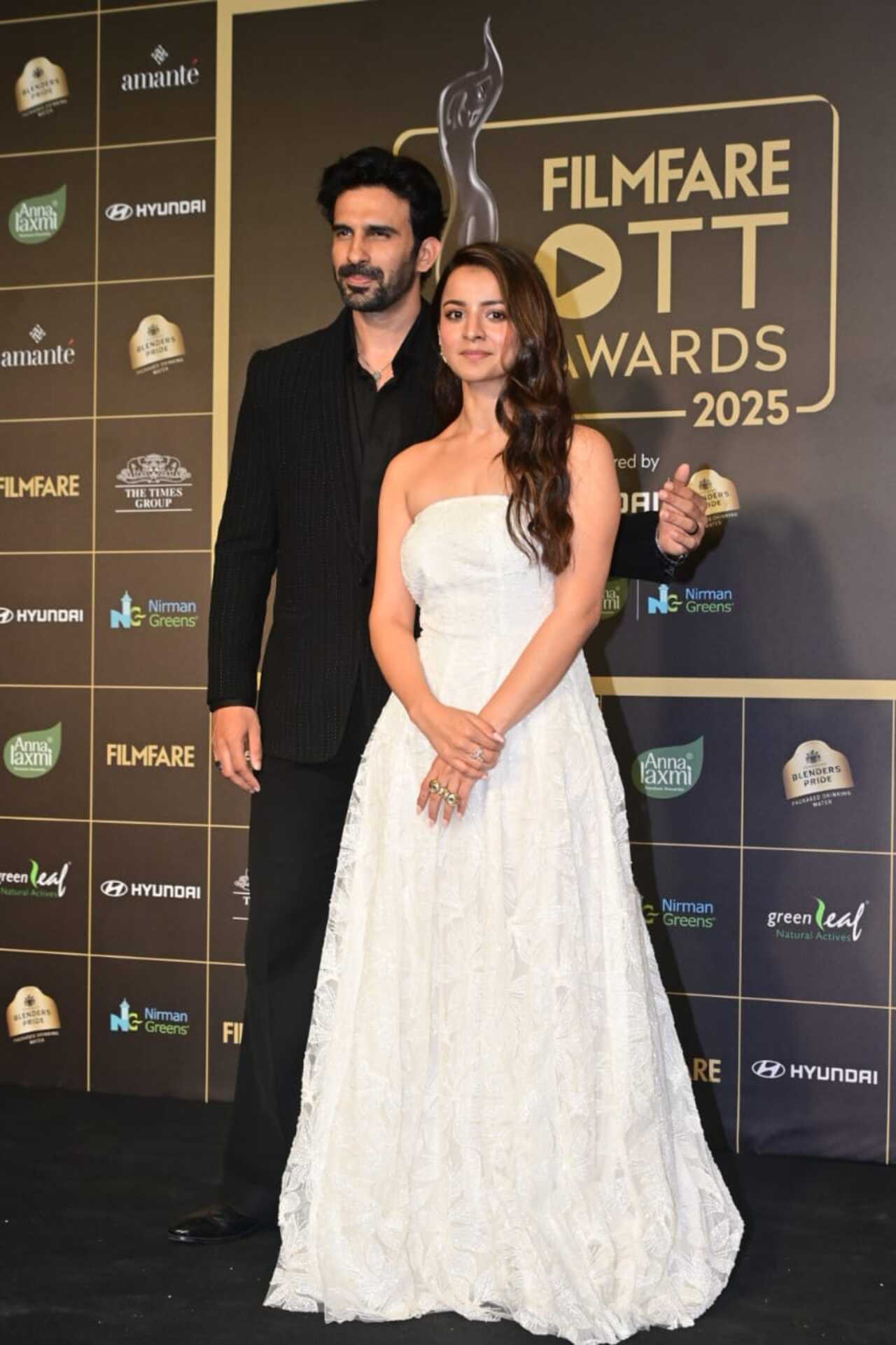 Mahima Makwana poses with Ankit Siwach at the award show, fans wonder would they team up soon on screen?