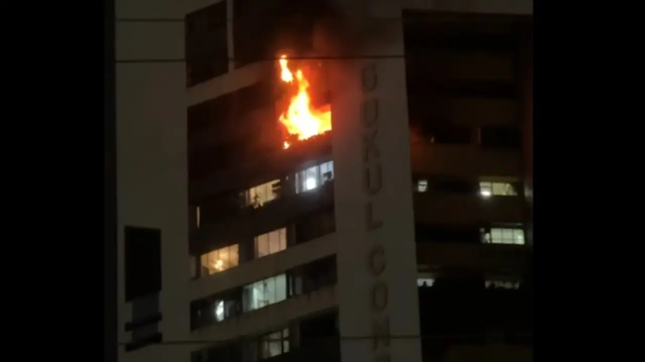 The blaze was reported at Gokul Concorde Building in Kandivali, officials said. Pics/Nimesh Dave