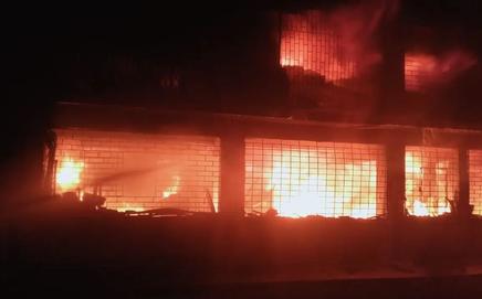 Fire brigade teams, along with disaster management, police and other civic agencies, rushed to the spot. PIC/ RDMC