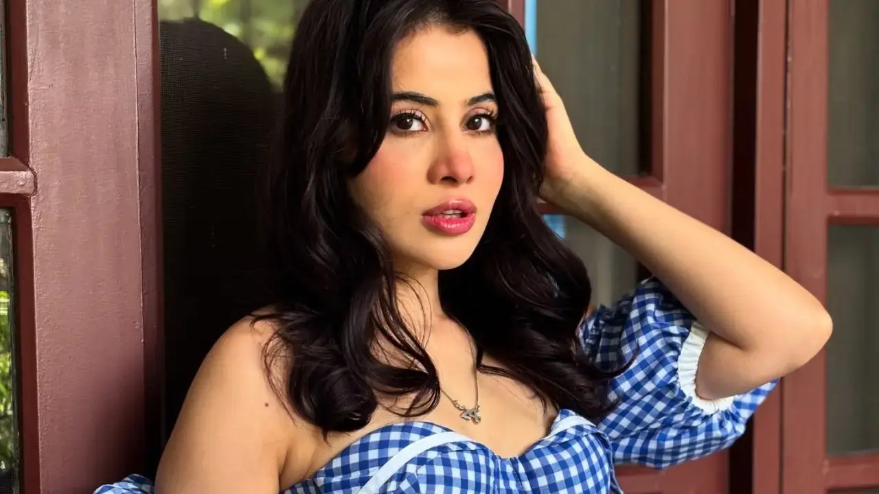 Uorfi Javed recounted a frightening 3 am incident when two men rang her doorbell, refused to leave, and claimed political connections. Read full story here