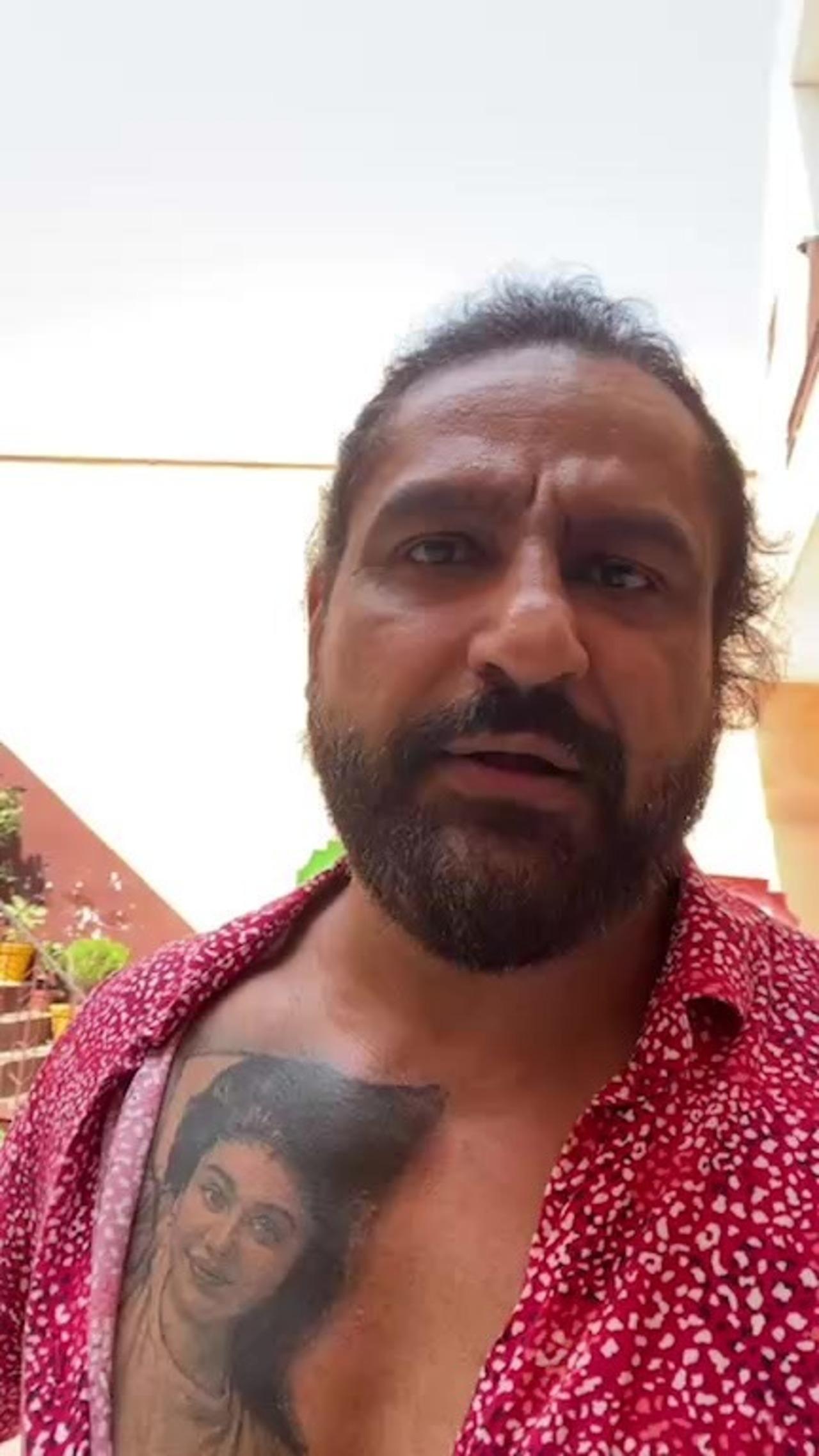 <p>As a gesture of his love for Shefali, Parag got her face portrait tattooed forever on his chest. On the occasion of their 15th wedding anniversary, Parag dedicated the tattoo as a gift to her. He wrote, "Here is my gift to pari on our 15th anniversary. She is always in my heart, in each and every cell of my body. Now everyone can see it."</p>