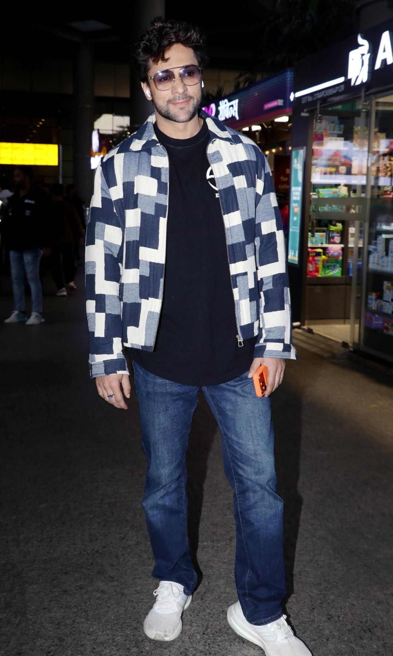 Guess who was spotted at the airport nailing the mosaic jacket 