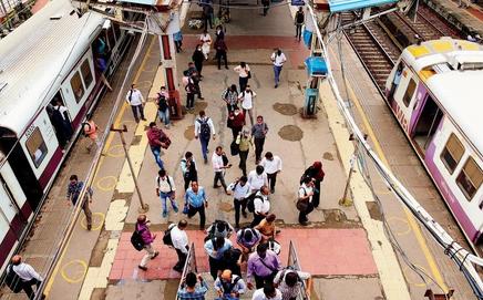 Several projects are underway to enhance railway capacity in Mumbai, Railway Minister said. Representational Pic/File