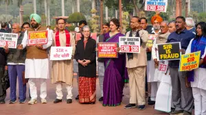 IN PICS: Mallikarjun Kharge, Sonia Gandhi join protest against SIR at Parliament