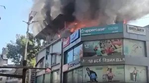 Major fire breaks out at Ramesh Dyeing building in Pune’s Sadashiv Peth