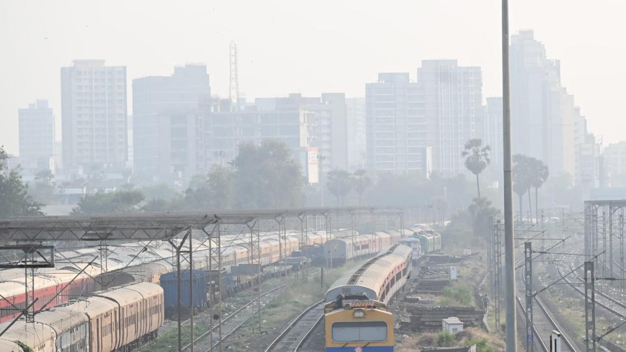 <p>Among key locations, Chembur recorded poor air quality with an AQI of 276, followed by Bandra Kurla Complex at 172 and Andheri East at 144</p> <p>Among key locations, Chembur recorded poor air quality with an AQI of 276, followed by Bandra Kurla Complex at 172 and Andheri East at 144</p>