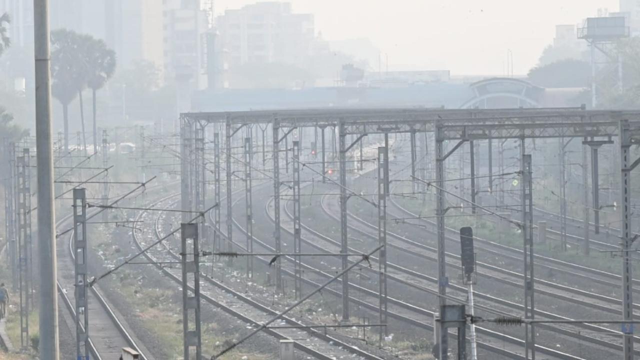 <p>The IMD on Saturday morning predicted that Mumbai was likely to witness a mainly clear sky across the city and suburbs</p> <p>The IMD on Saturday morning predicted that Mumbai was likely to witness a mainly clear sky across the city and suburbs</p>