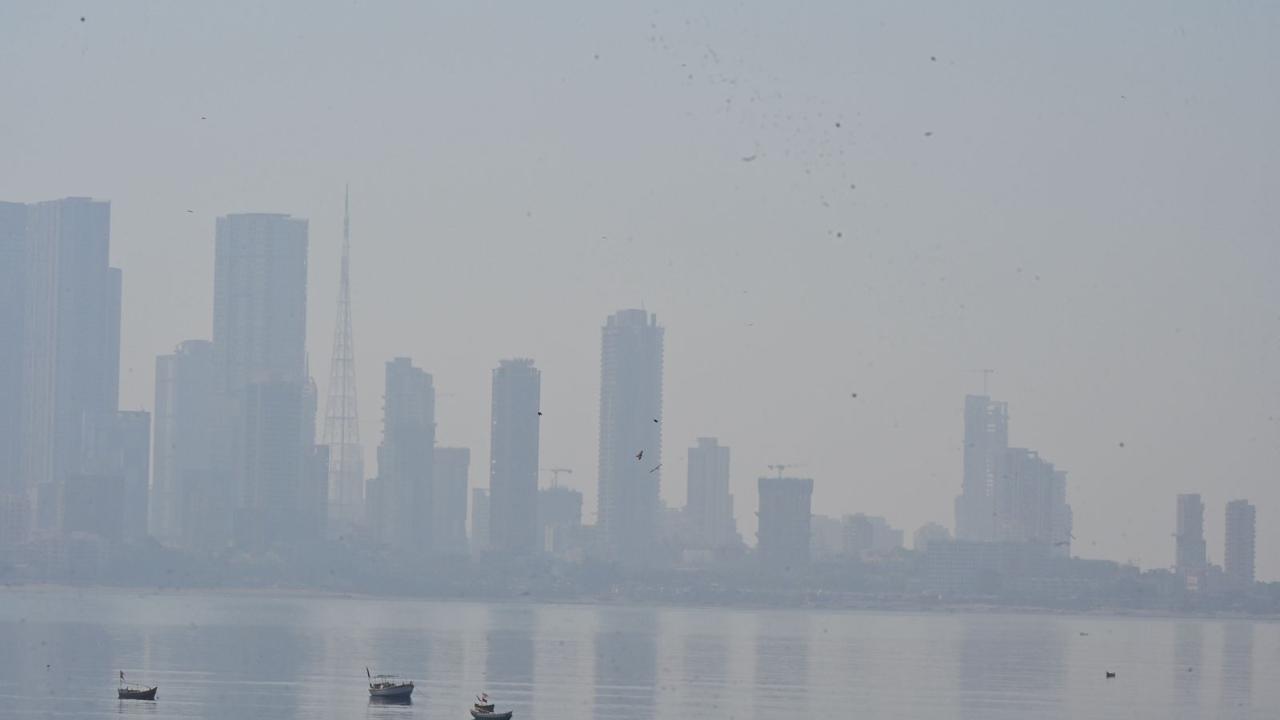 <p>According to the Sameer app, Mumbai&rsquo;s overall Air Quality Index (AQI) stands at 127</p>
