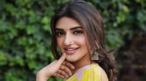 Sreeleela gets mobbed by fans at Tirumala temple on Vaikuntha Ekadashi