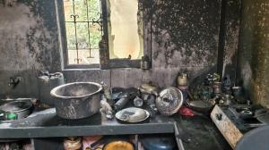 Fire breaks out at Balkum chawl in Thane; no injuries reported