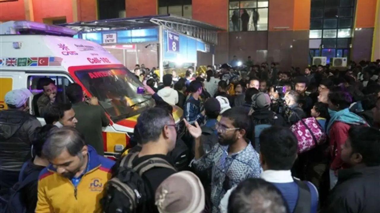 Mahakumbh Stampede
What happened: A stampede broke out at the Mahakumbh on the night of January 28–29, leading to chaos at the pilgrimage site
Consequences: At least 30 people were confirmed dead, while over 60 others sustained injuries