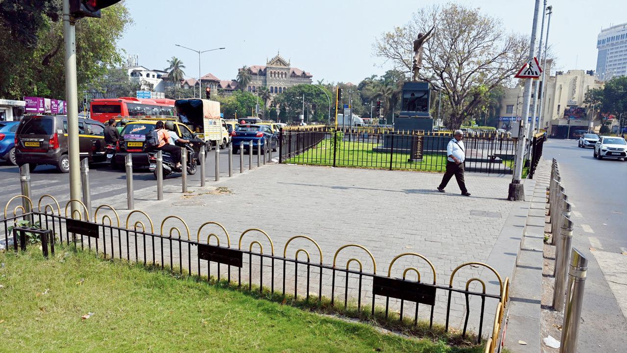 Traffic island near Regal theatre in South Mumbai. Pic/Anurag Ahire