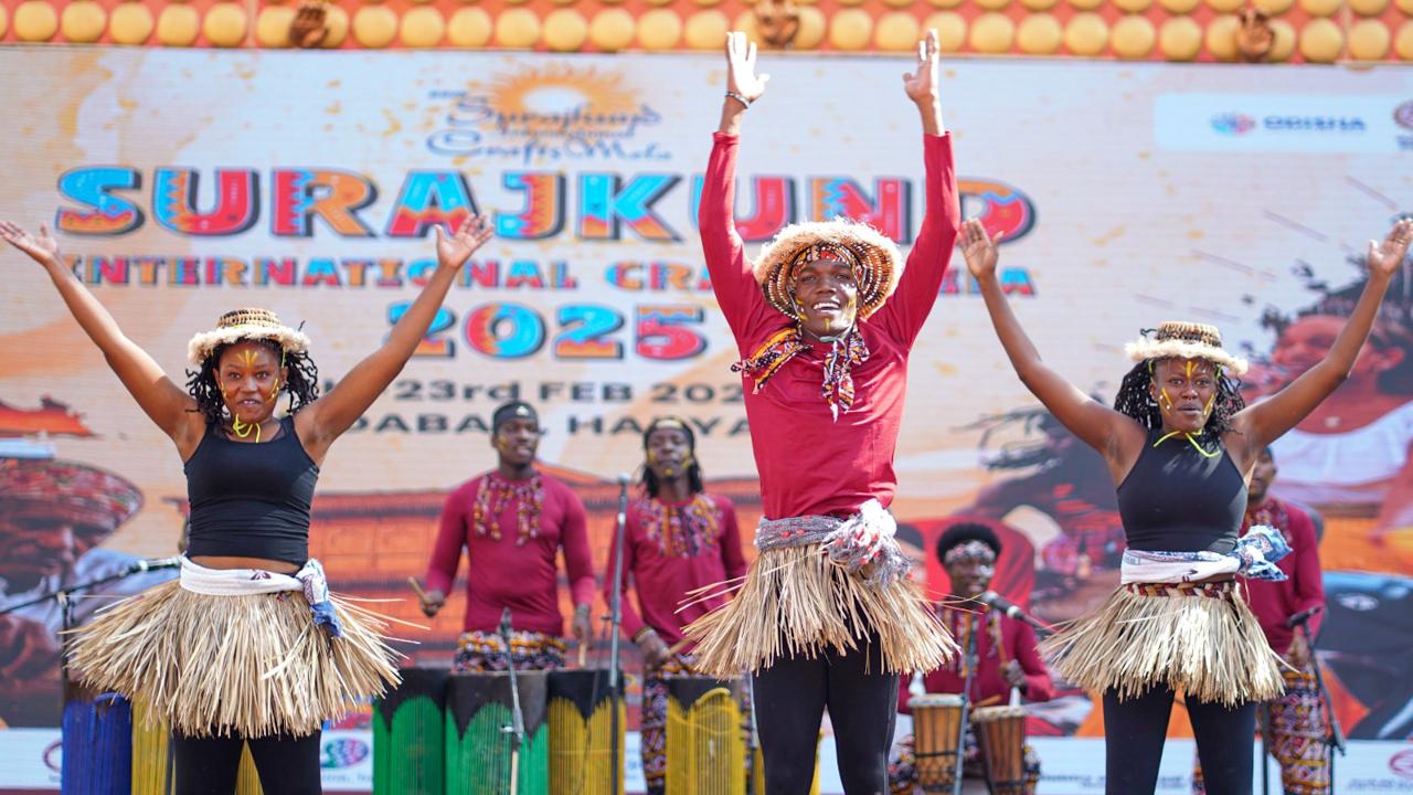 The Surajkund Crafts Mela features international participation from BIMSTEC nations, including Bangladesh, Bhutan, India, Myanmar, Nepal, Sri Lanka, and Thailand. Artists and performers from other countries are also participating in the fair.