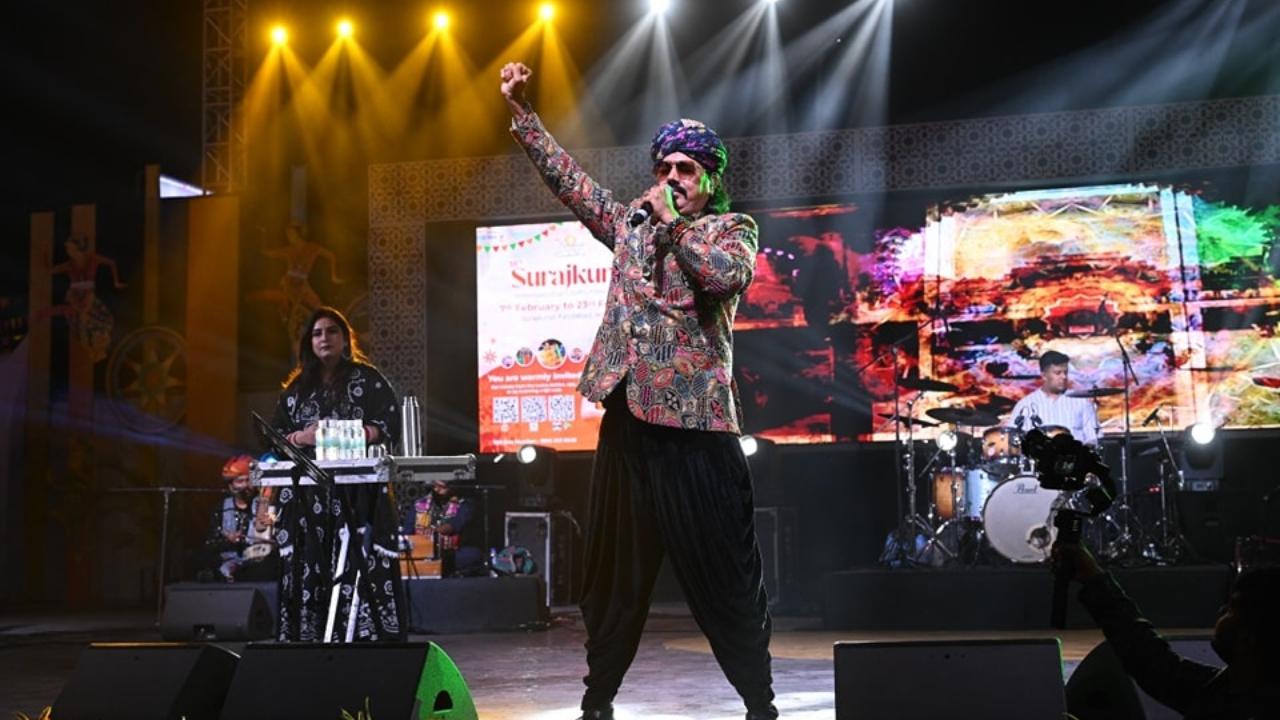 Folk and playback singer Mame Khan performed on Day 2 of the fair.