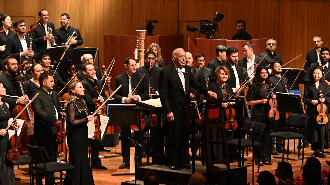 The season will end with conductor Sir Mark Elder leading the SOI with Beethoven’s Eroica symphony.