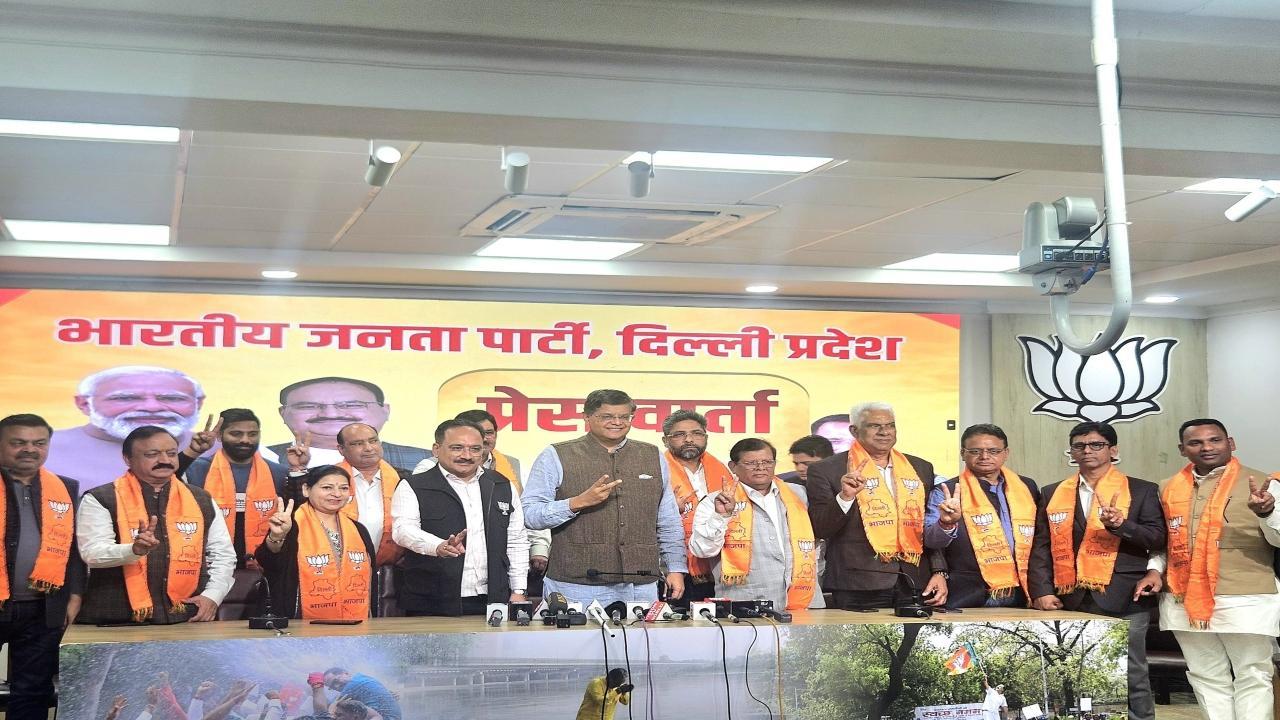 Eight AAP legislators join BJP ahead of Delhi Assembly Elections 2025