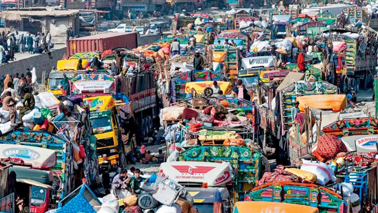 Pakistan to send registered Afghan refugees back home