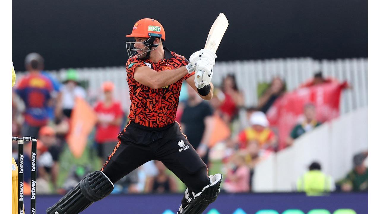 Champs Sunrisers eliminate Super Kings!