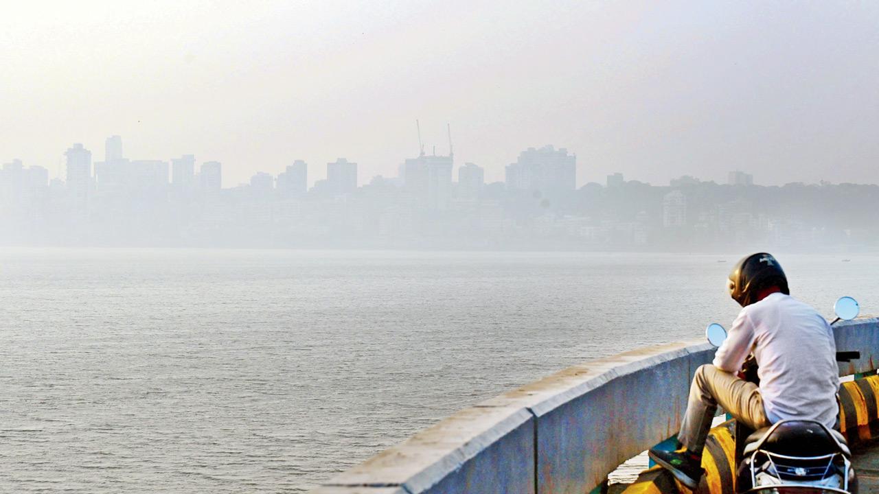 A haze cover at Marine Drive on January 13. File Pic/Shadab Khan