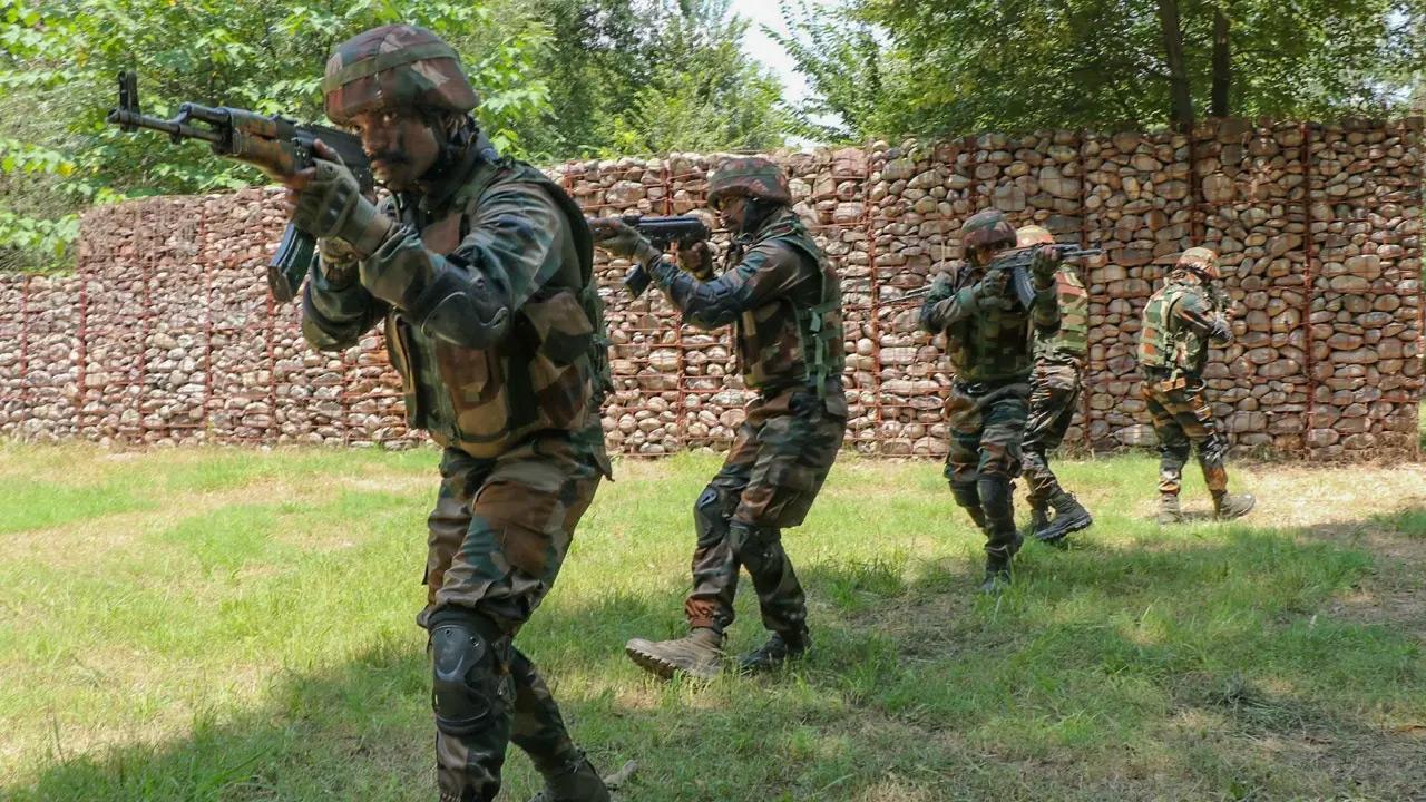 Tripura: BSF nabs five Bangladeshis, suspected tout at Teliamura Railway Station