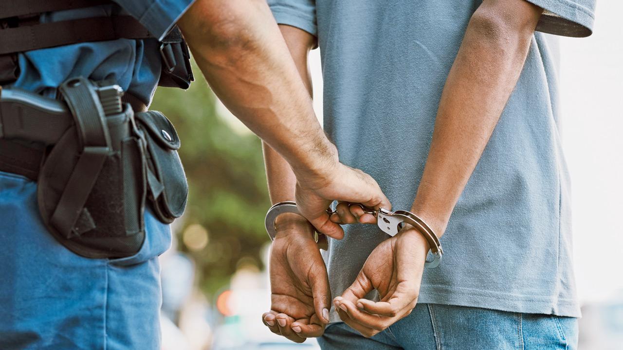Man arrested with gold dust worth Rs 1.25 cr at Mumbai airport