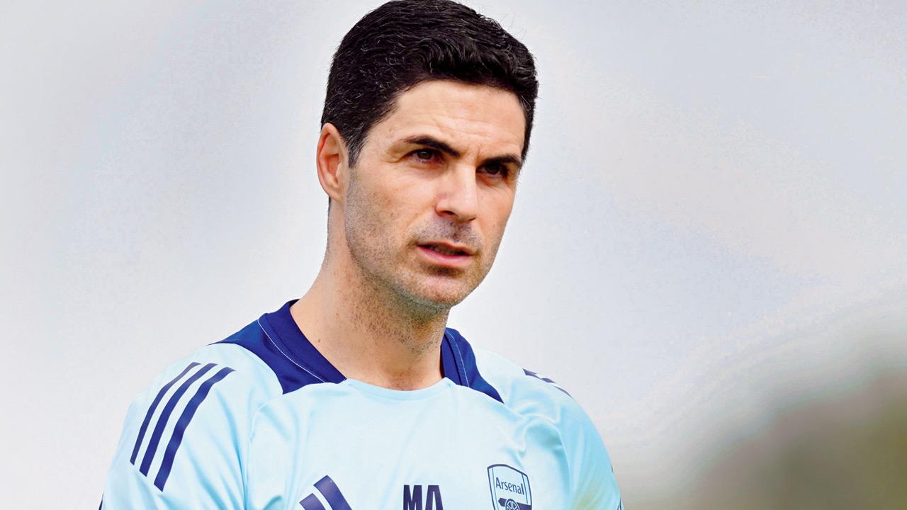 Coach Mikel Arteta at Arsenal’s training session in Dubai