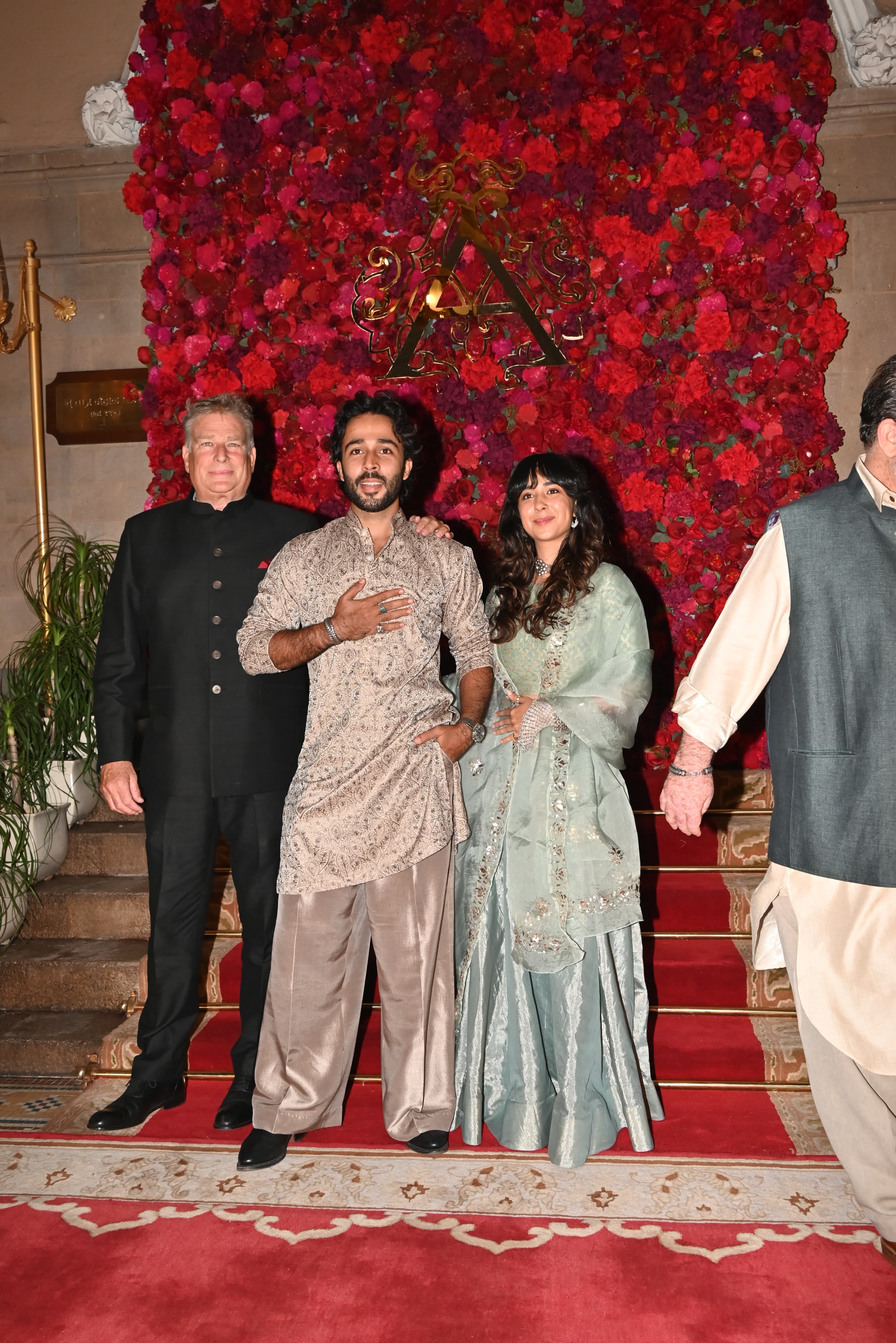 Zeeshan Kapoor also arrived with his family