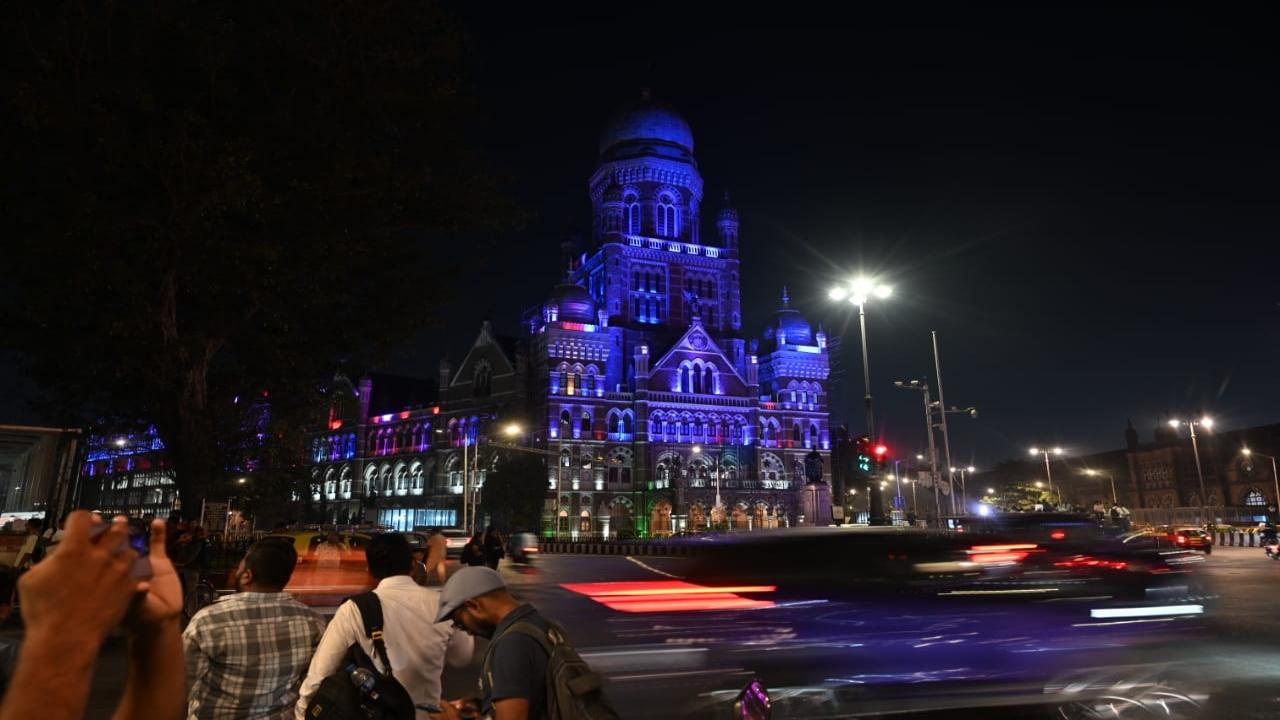 The BMC also allocated an annual education budget of 3,955.64 crores for the Financial Year 2025-26. This marks an increase of approximately 630 crores compared to the revised budget estimate of 3,321.55 crores for the previous fiscal year