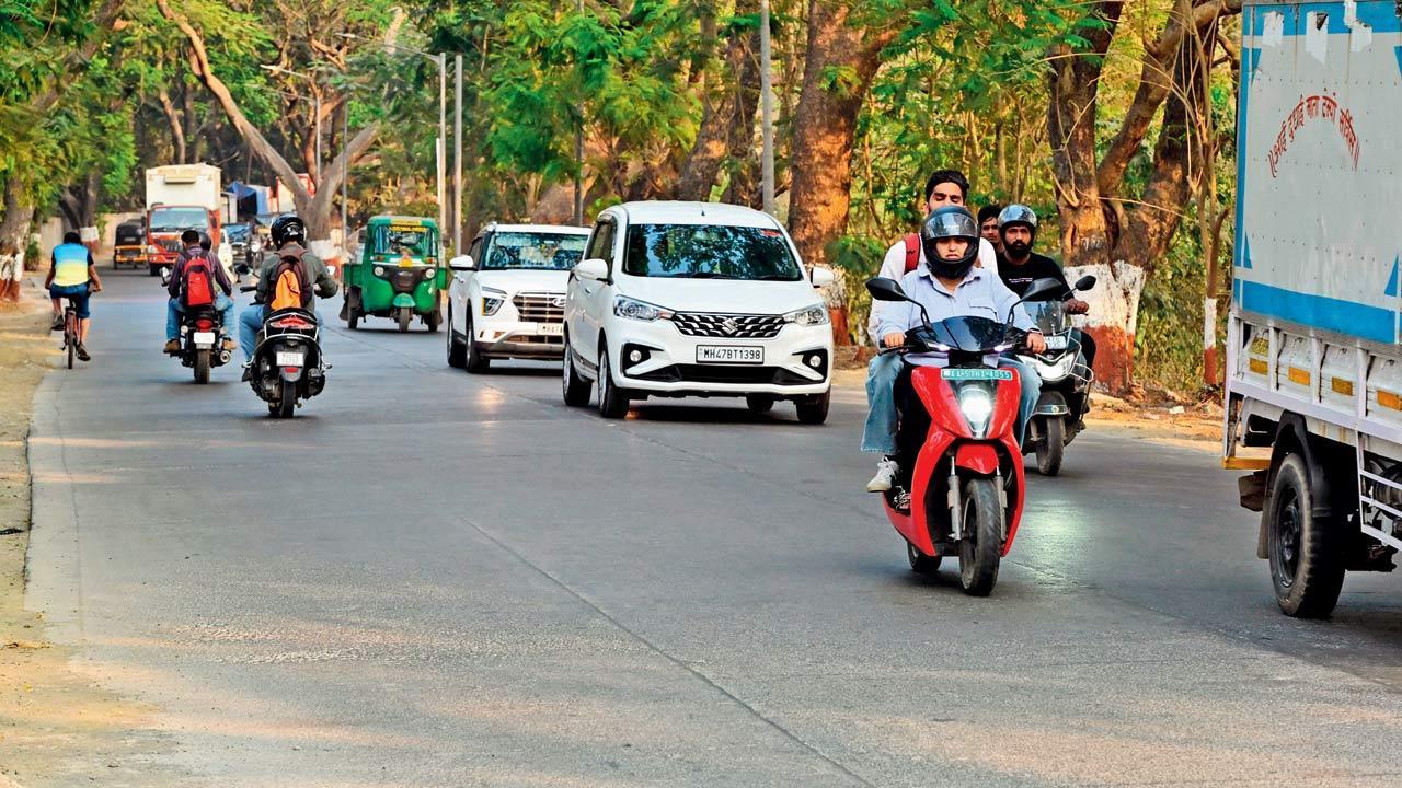 Mumbai: Biker dies after crashing into bus in Aarey Milk Colony