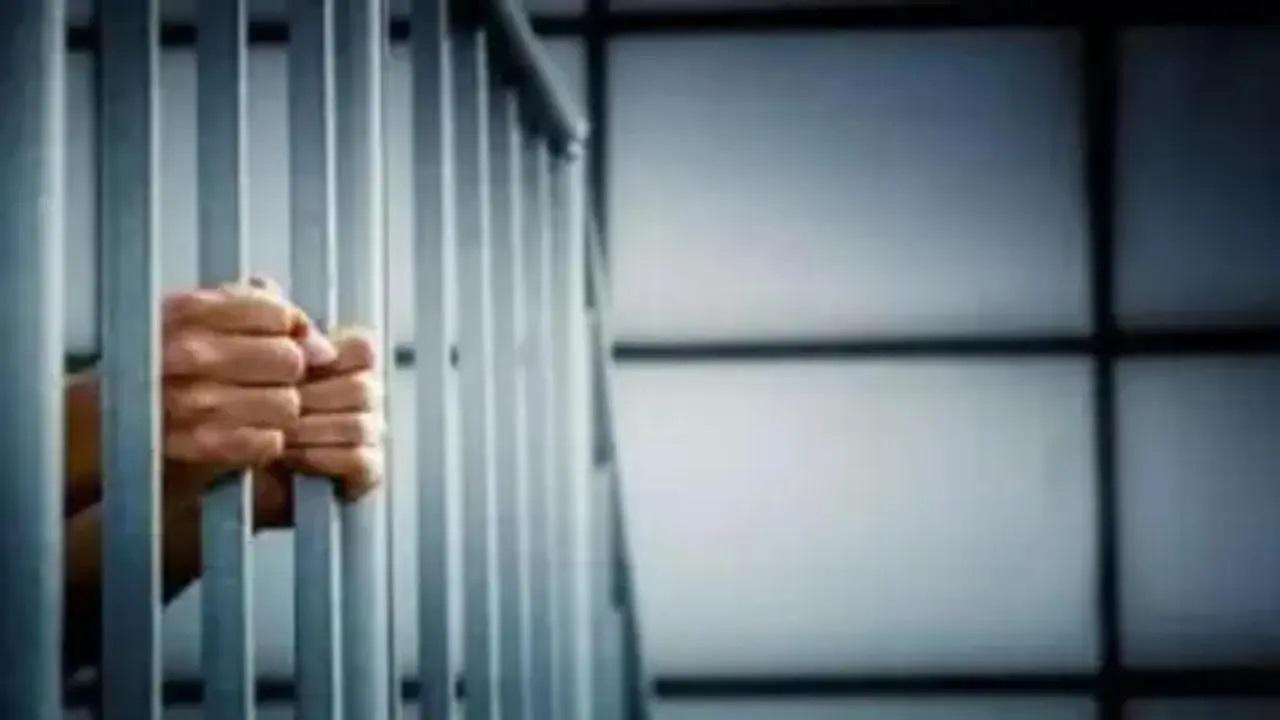 Thane shopkeeper booked for power theft in Mumbra area