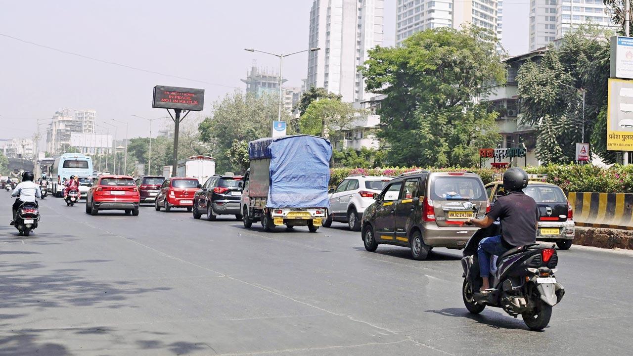 Signboards banning heavy vehicles installed. Pic/Ashish Raje