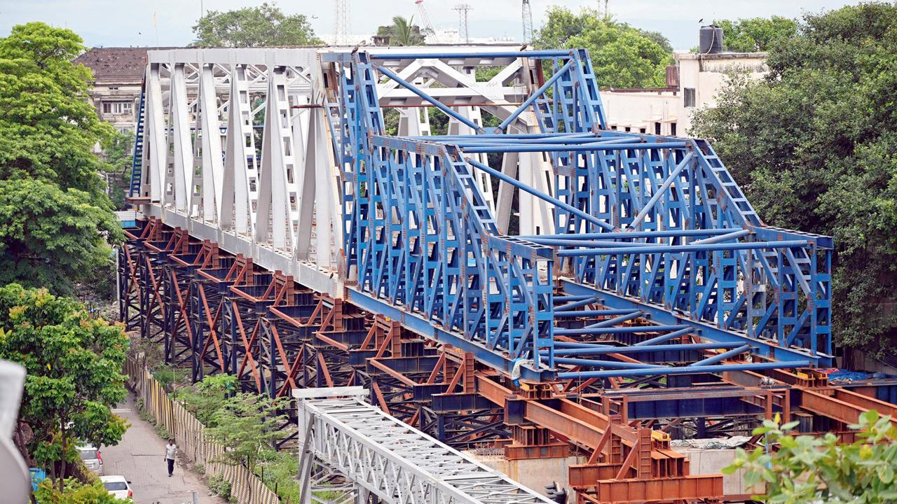 The Carnac Bunder bridge, which is expected to be opened by the end of the year, on August 23, 2024. PIC/SAYYED SAMEER ABEDI