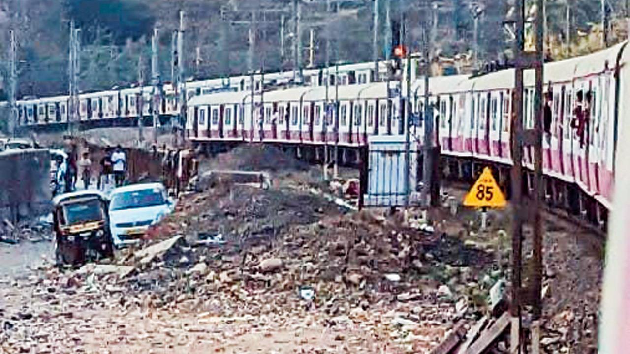 Kalwa-Mumbra stretch turns perilous as sharp curves jolt commuters