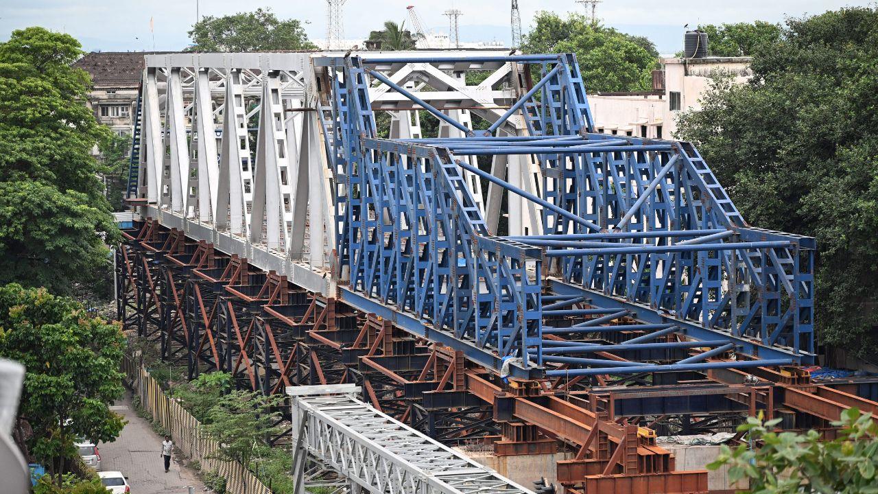 2. Carnac Bunder bridge
The 160-year-old Carnac Bunder bridge, which is located between the Masjid Bunder railway station and CSMT, was declared dangerous by IIT Bombay, following which the BMC closed the structure in September 2022 and dismantled it two months later. 
(In Pic: The Carnac Bunder bridge, which is expected to be opened by the end of the year, on August 23, 2024. PIC/Sayyed Sameer Abedi)