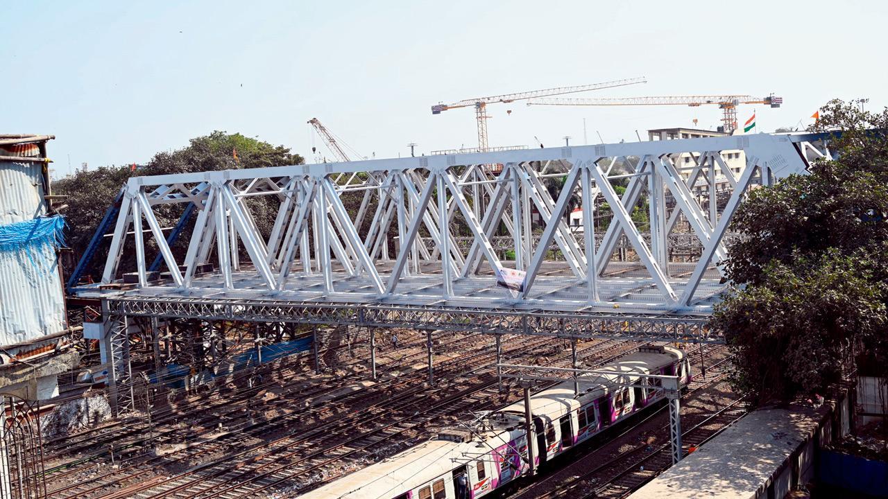Mumbai: Carnac Bridge to open before monsoon