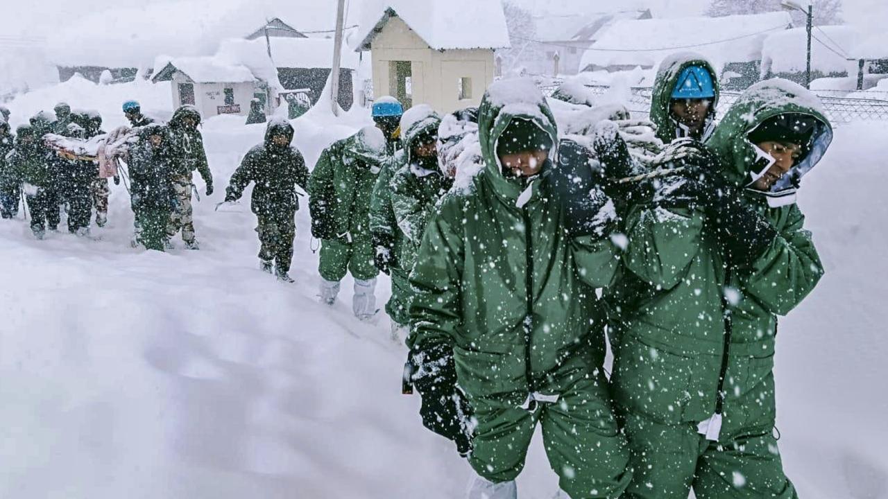 Rescue operation underway after BRO labourers got trapped under an avalanche. Pics/PTI